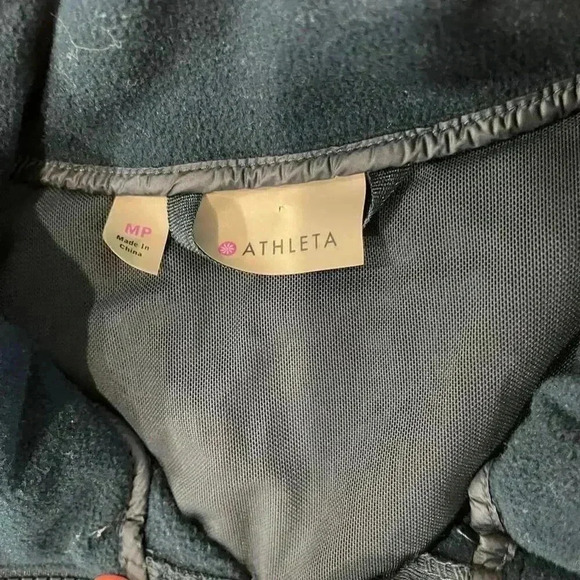 Athleta Rock Springs Quilted Vest Green Women’s Size Medium Petite Athleisure - Picture 4 of 9